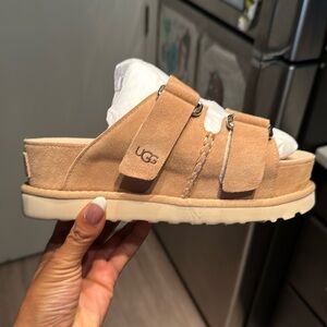 BRAND NEW UGG PLATFORM  Goldenstar slides